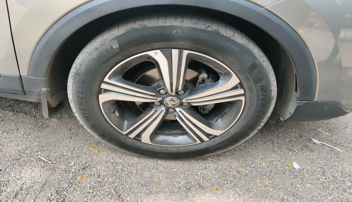 2022 MG ASTOR SAVVY 1.5 CVT S RED, Petrol, Automatic, 1,20,532 km, tyre