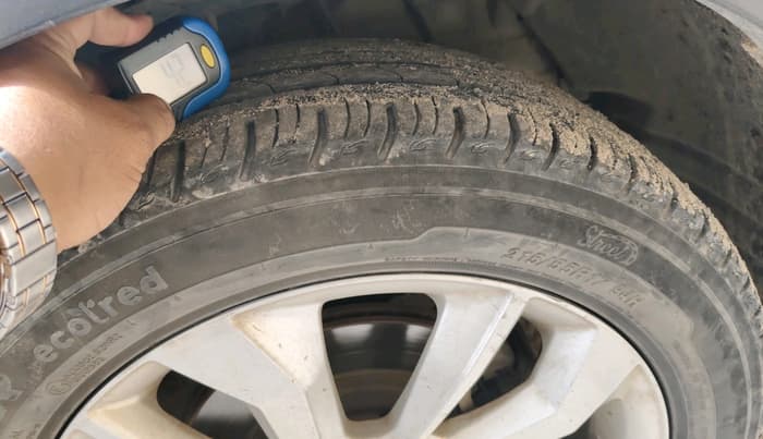 2020 Mahindra XUV300 W8 1.5 DIESEL, Diesel, Manual, 1,19,466 km, tyre