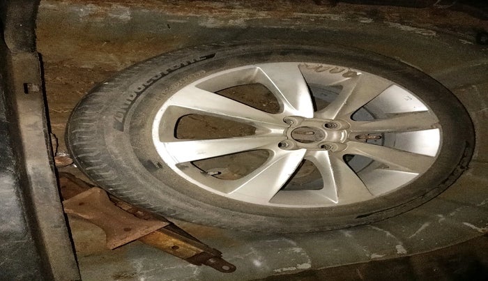 2011 Hyundai Verna FLUIDIC 1.6 CRDI SX, Diesel, Manual, 1,80,939 km, tyre