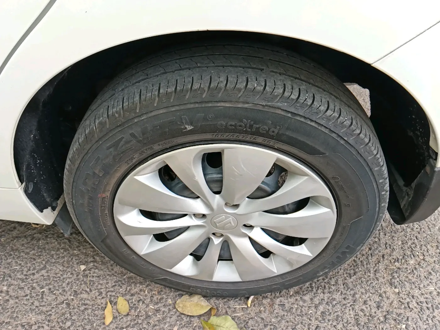 2017 Maruti Baleno DELTA PETROL 1.2, CNG, Manual, 86,268 km, tyre