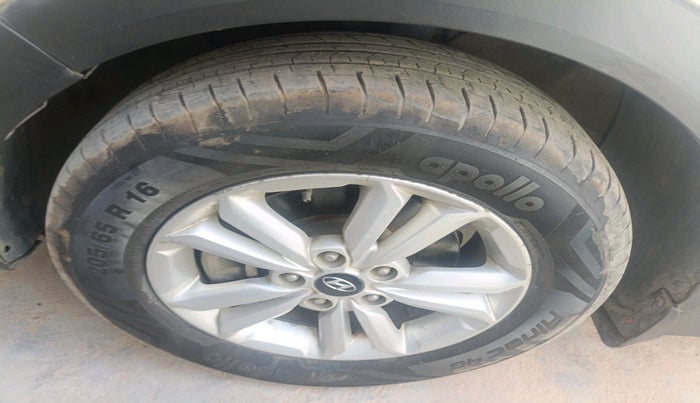 2017 Hyundai Creta S PLUS 1.6 AT DIESEL, Diesel, Automatic, 1,23,429 km, tyre