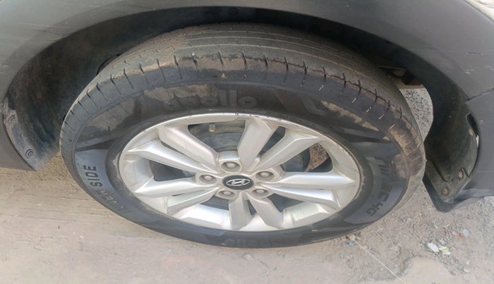 2017 Hyundai Creta S PLUS 1.6 AT DIESEL, Diesel, Automatic, 1,23,429 km, tyre