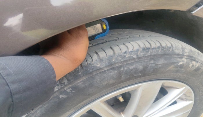 2016 Volkswagen Vento HIGHLINE 1.5 AT, Diesel, Automatic, 1,65,243 km, tyre