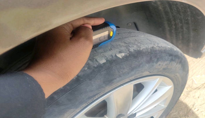 2016 Volkswagen Vento HIGHLINE 1.5 AT, Diesel, Automatic, 1,65,243 km, tyre