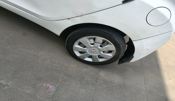 2018 Hyundai Eon ERA +, Petrol, Manual, 92,897 km, tyre