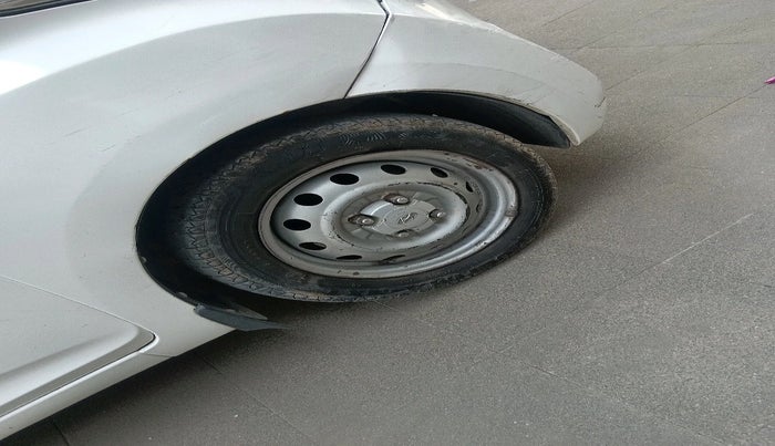 2018 Hyundai Eon ERA +, Petrol, Manual, 92,897 km, tyre