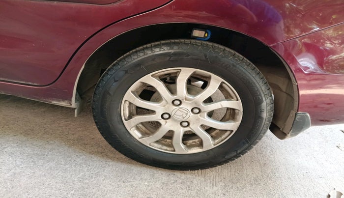 2016 Honda Amaze 1.2L I-VTEC S, Petrol, Manual, 1,31,043 km, tyre