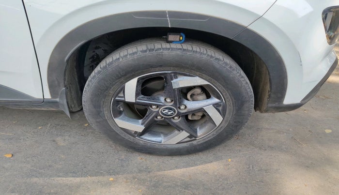 2022 Hyundai VENUE S 1.2, Petrol, Manual, 26,131 km, tyre