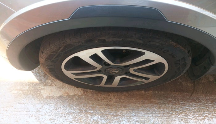 2017 Tata Hexa XTA 4X2 6 STR, Diesel, Automatic, 65,310 km, tyre