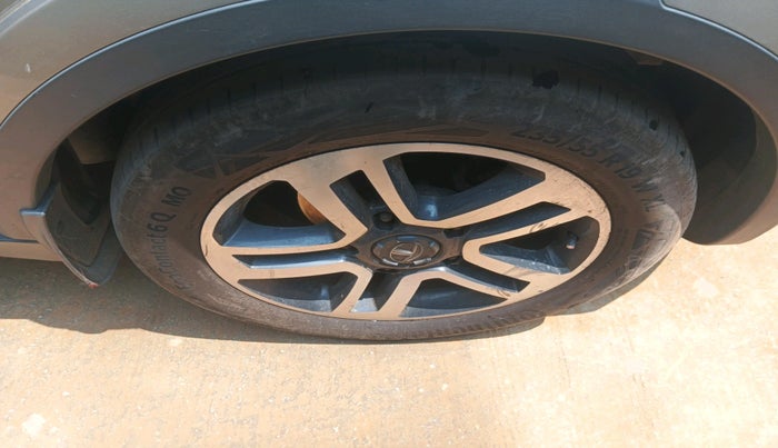 2017 Tata Hexa XTA 4X2 6 STR, Diesel, Automatic, 65,310 km, tyre