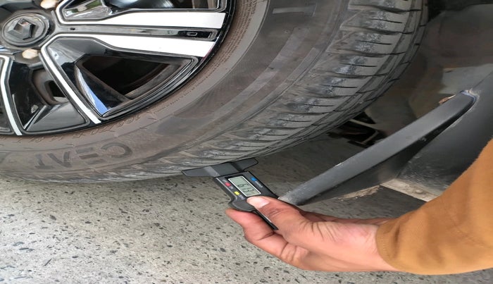 2023 Renault Kwid CLIMBER AMT 1.0, Petrol, Automatic, 4,515 km, tyre