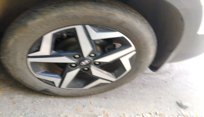 2021 Hyundai ALCAZAR PRESTIGE 2.0 MT 7STR, Petrol, Manual, 93,166 km, tyre