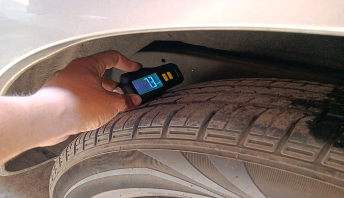 2017 Toyota Innova Crysta 2.4 VX 8 STR, Diesel, Manual, 58,363 km, tyre