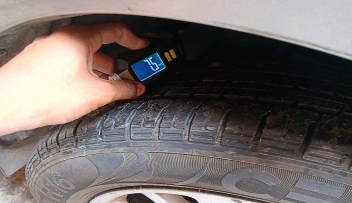 2017 Toyota Innova Crysta 2.4 VX 8 STR, Diesel, Manual, 58,363 km, tyre