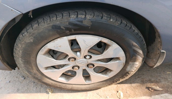 2016 Hyundai Xcent BASE 1.2, Petrol, Manual, 15,829 km, tyre