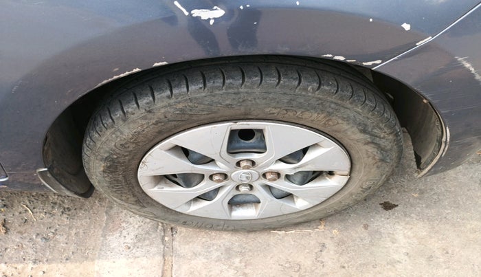 2016 Hyundai Xcent BASE 1.2, Petrol, Manual, 15,829 km, tyre