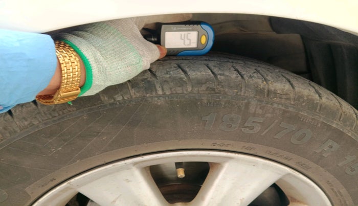 2011 Toyota Corolla Altis G PETROL, Petrol, Manual, 1,24,736 km, tyre