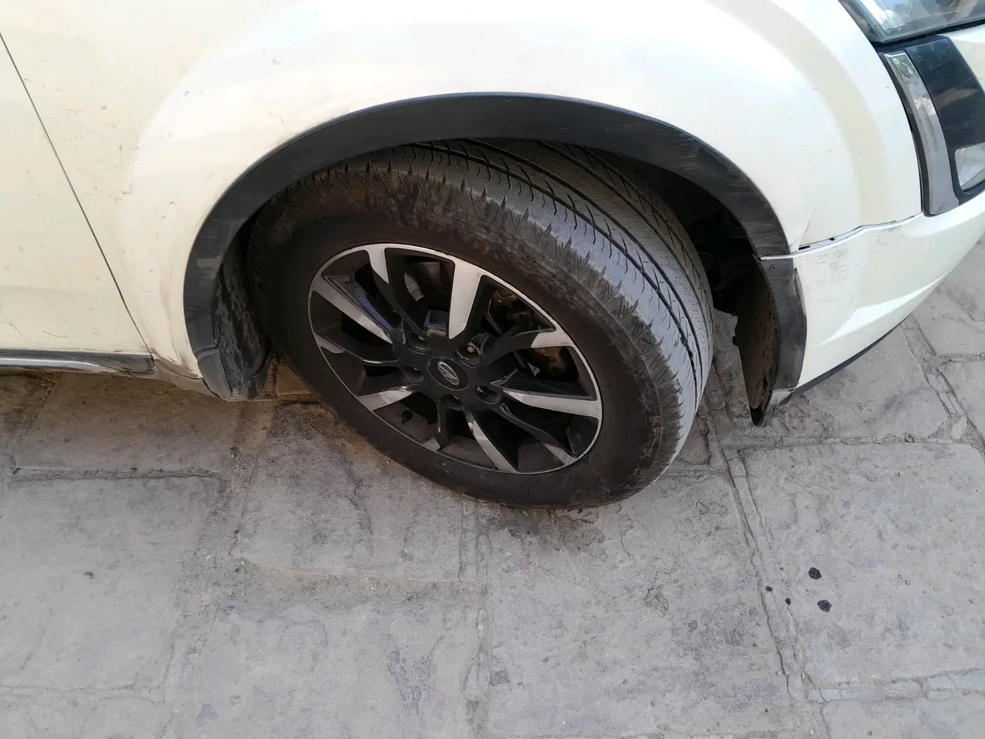 2020 Mahindra XUV500 W11, Diesel, Manual, 1,31,615 km, tyre