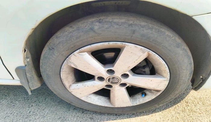 2015 Skoda Rapid AMBITION 1.5 TDI, Diesel, Manual, 1,98,200 km, tyre