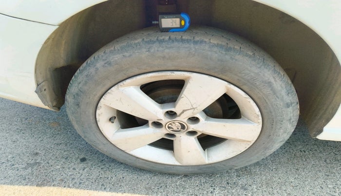 2015 Skoda Rapid AMBITION 1.5 TDI, Diesel, Manual, 1,98,200 km, tyre