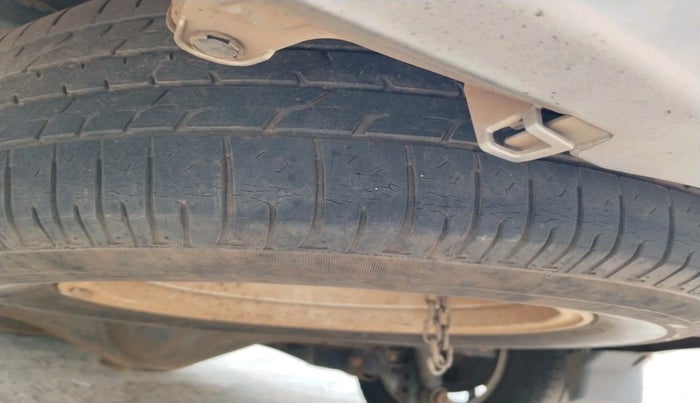 2018 Toyota Innova Crysta 2.4 GX 8 STR, Diesel, Manual, 1,45,696 km, tyre