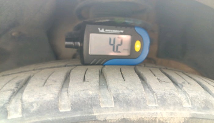 2013 Volkswagen Vento COMFORTLINE DIESEL 1.6, Diesel, Manual, 68,589 km, tyre