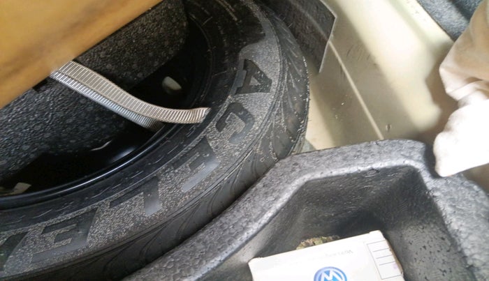 2013 Volkswagen Vento COMFORTLINE DIESEL 1.6, Diesel, Manual, 68,589 km, tyre