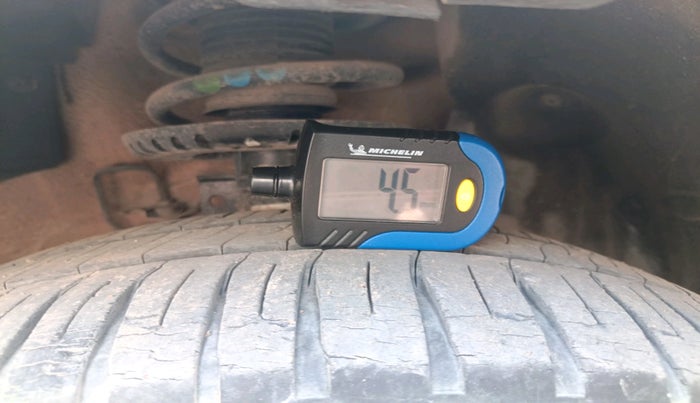 2013 Volkswagen Vento COMFORTLINE DIESEL 1.6, Diesel, Manual, 68,589 km, tyre