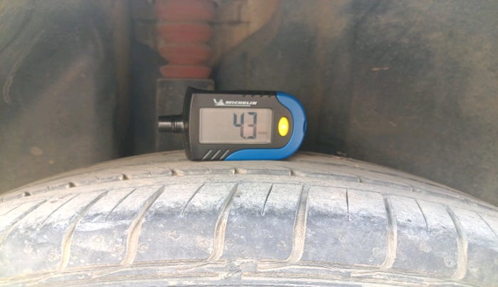 2013 Volkswagen Vento COMFORTLINE DIESEL 1.6, Diesel, Manual, 68,589 km, tyre