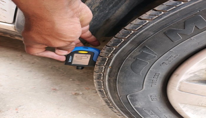 2016 Renault Kwid STD, Petrol, Manual, 88,788 km, tyre