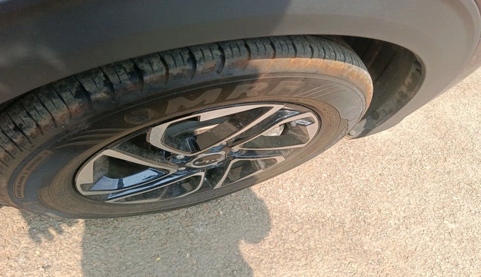 2024 KIA CARENS  LUXURY (O)1.5 TURBO DCT 7 STR, Petrol, Automatic, 6,401 km, tyre