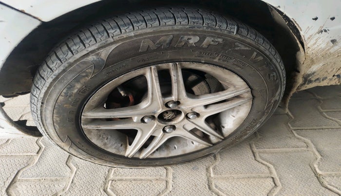 2014 Hyundai Santro Xing GL PLUS, CNG, Manual, 1,06,455 km, tyre