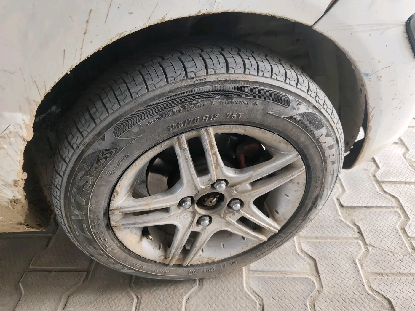 2014 Hyundai Santro Xing GL PLUS, CNG, Manual, 1,06,455 km, tyre