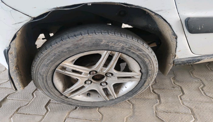 2014 Hyundai Santro Xing GL PLUS, CNG, Manual, 1,06,455 km, tyre