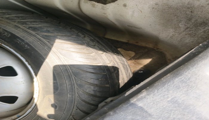 2010 Maruti Wagon R VXI MINOR, Petrol, Manual, 4,16,237 km, tyre