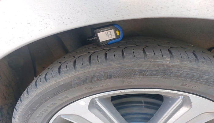 2019 Hyundai Verna 1.6 VTVT SX O, Petrol, Manual, 2,22,154 km, tyre