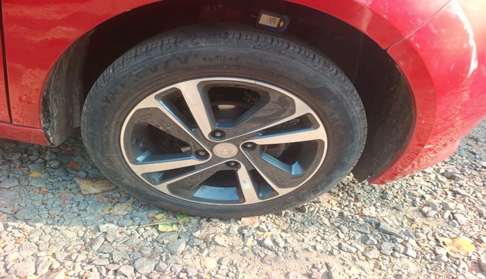 2022 Tata ALTROZ XZ PETROL, Petrol, Manual, 54,157 km, tyre