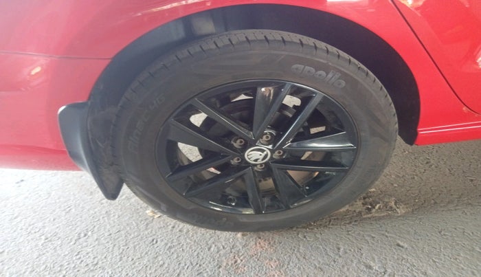 2017 Skoda Rapid STYLE 1.5 TDI AT, Diesel, Automatic, 1,38,600 km, tyre