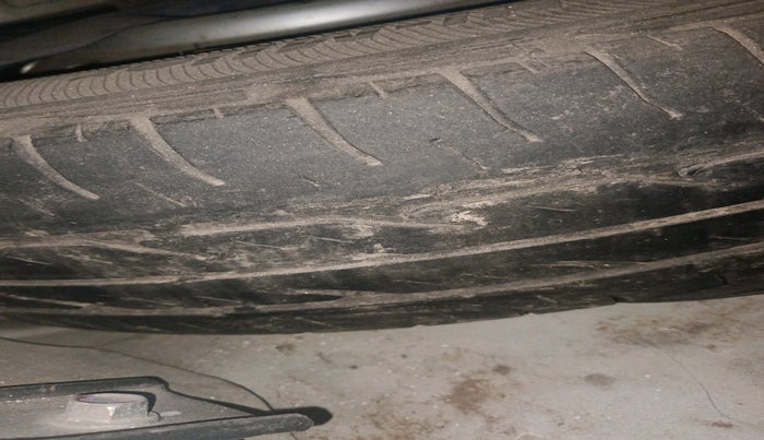 2013 Maruti Wagon R 1.0 LXI CNG, CNG, Manual, 2,18,913 km, tyre