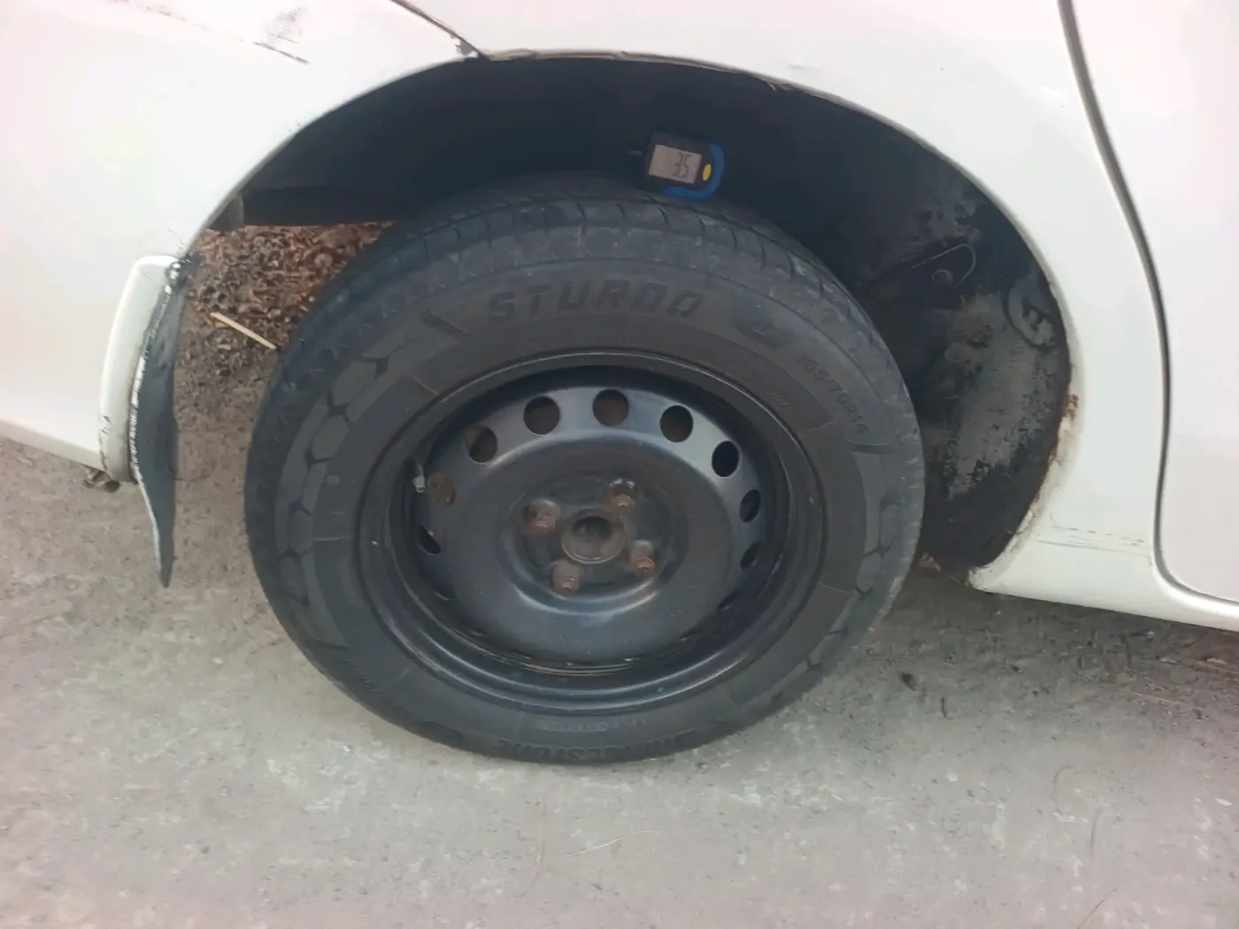 2012 Toyota Etios GD, Diesel, Manual, 4,90,929 km, tyre