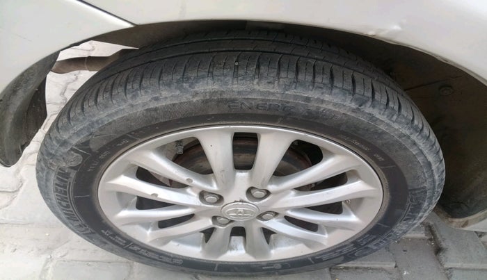 2011 Toyota Etios Liva V, Petrol, Manual, 75,303 km, tyre