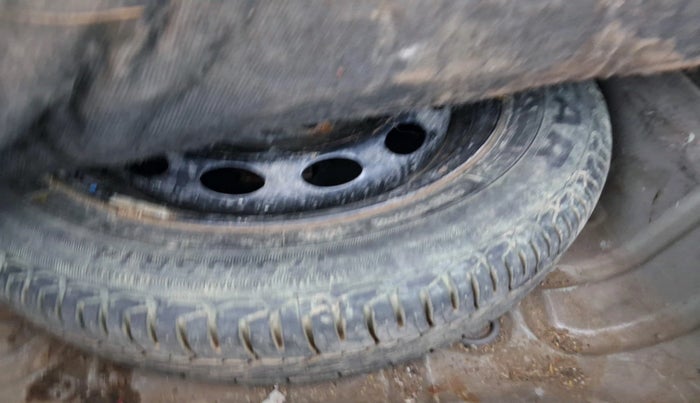 2014 Ford Fiesta TREND DIESEL, Diesel, Manual, 2,62,441 km, tyre