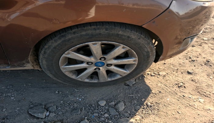 2014 Ford Fiesta TREND DIESEL, Diesel, Manual, 2,62,441 km, tyre