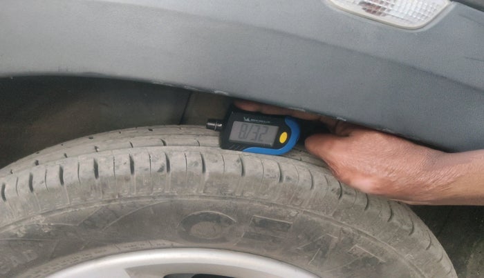 2017 Renault Kwid RXL, Petrol, Manual, 1,50,080 km, tyre