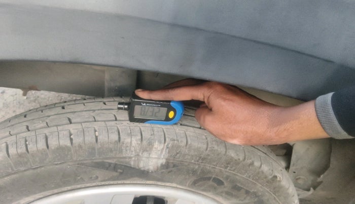 2017 Renault Kwid RXL, Petrol, Manual, 1,50,080 km, tyre