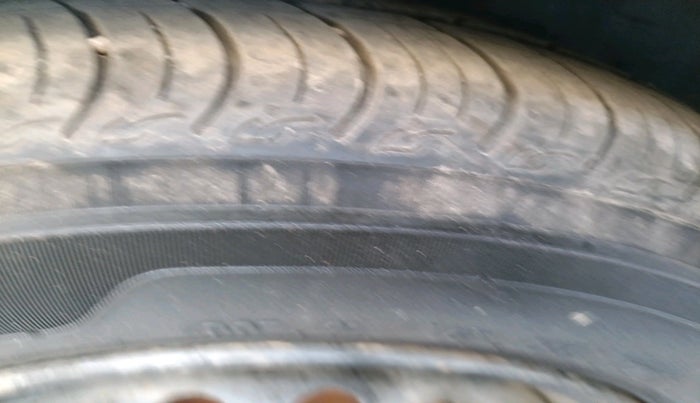 2015 Honda Amaze 1.2L I-VTEC S, Petrol, Manual, 70,175 km, tyre