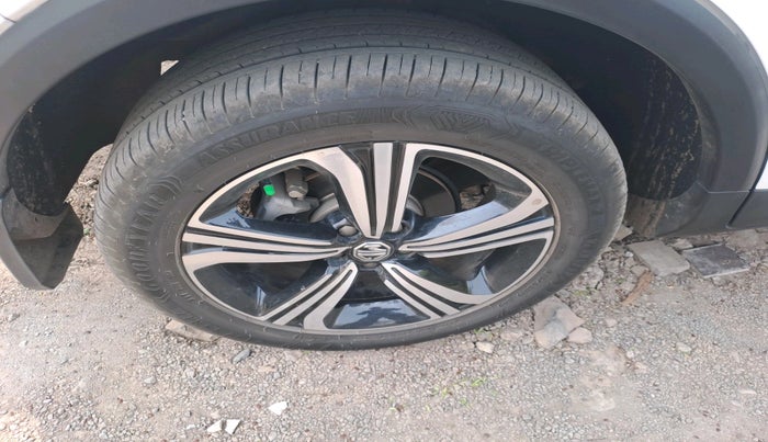 2024 MG ASTOR  Sharp Pro 1.5 MT (Ivory), Petrol, Manual, 17,669 km, tyre