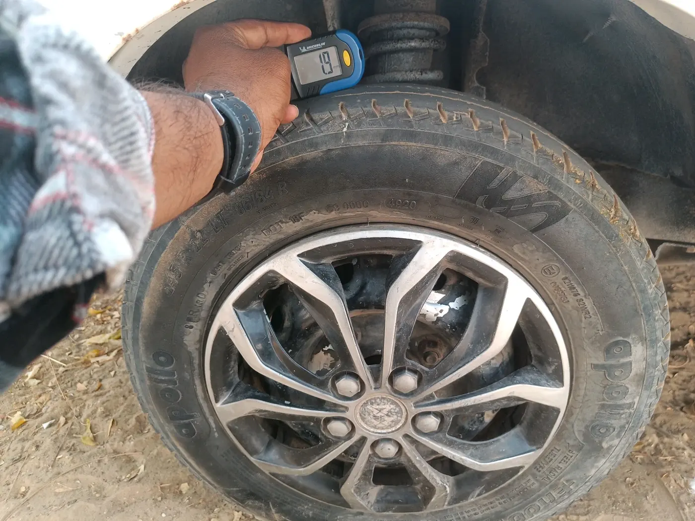 2013 Maruti OMNI E STD, CNG, Manual, 1,29,909 km, tyre