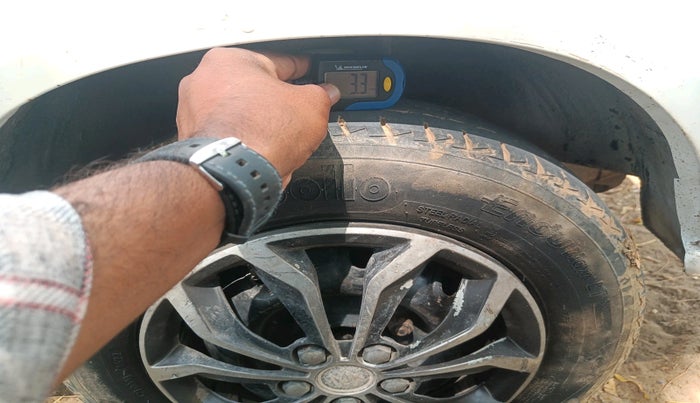 2013 Maruti OMNI E STD, CNG, Manual, 1,29,909 km, tyre