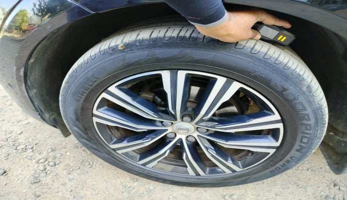 2021 Volvo XC 60 B5 INSCRIPTION, Petrol, Automatic, 69,323 km, tyre